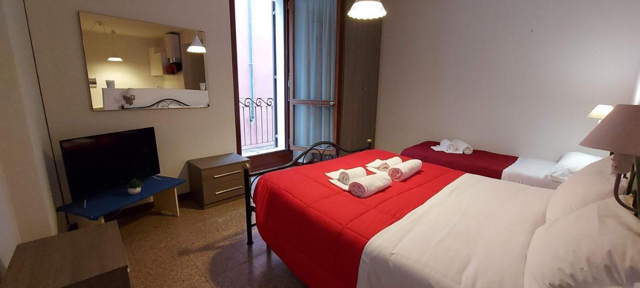 Marconi Rooms Loggia Delle Erbe Верона Экстерьер фото
