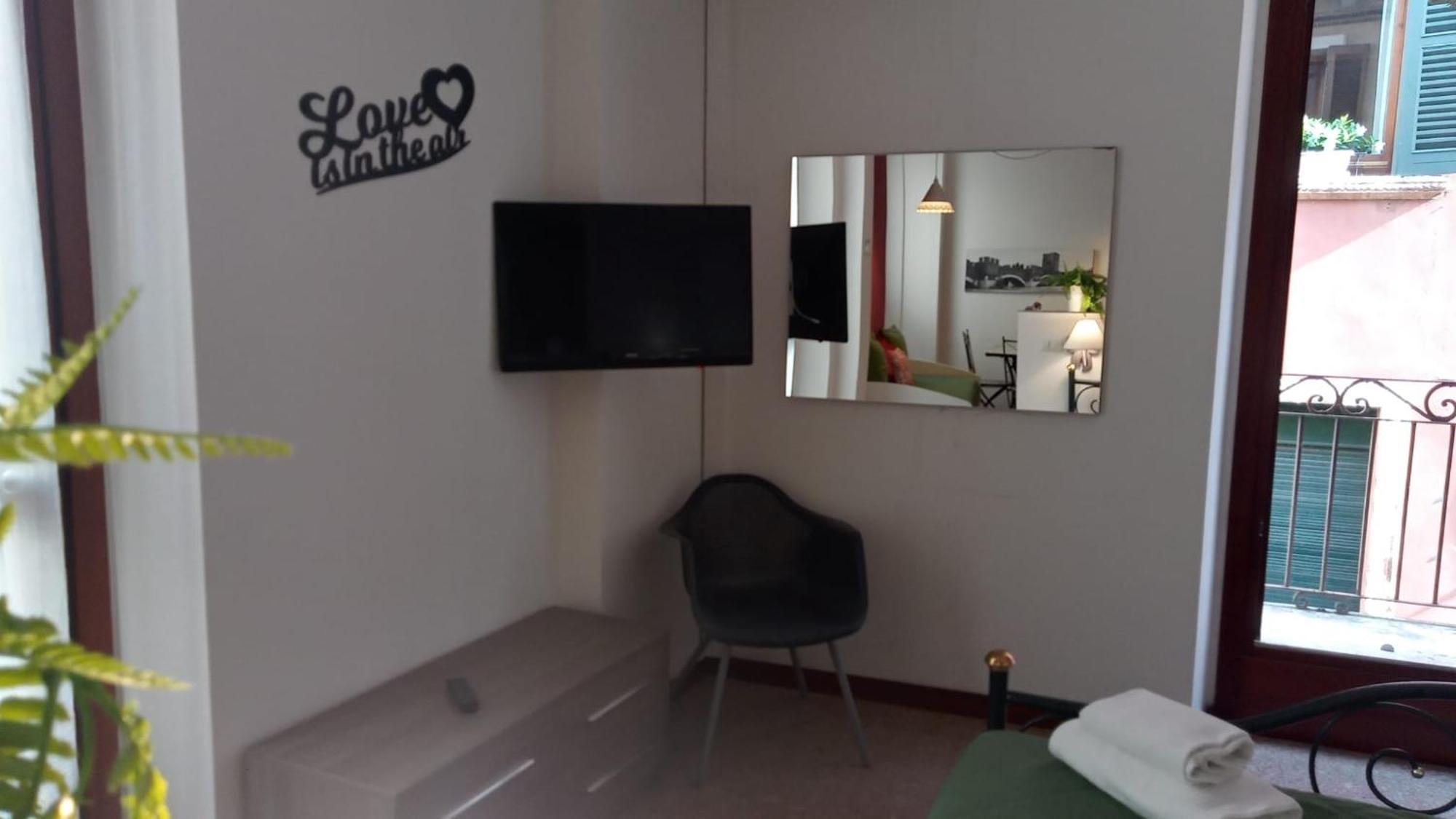 Marconi Rooms Loggia Delle Erbe Верона Экстерьер фото